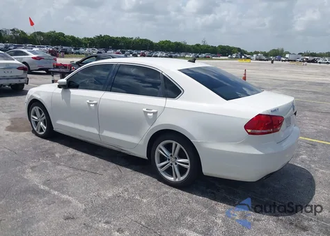 2014 Volkswagen Passat 1.8T Se z USA, uszkodzony, nr VIN 1VWBS7A30EC108934
